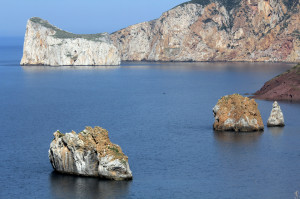 Il Pan di Zucchero e i faraglioni di Nebida.
