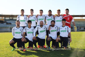 Una formazione del Carbonia 2014-2015.