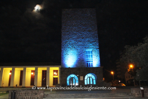 Torre Civica illuminata di blu 1 copia