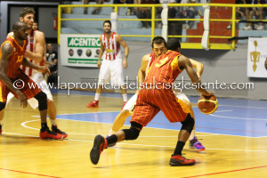 Errick McCollum (3) e Stephane Lasme (13)