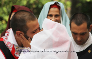 Bacio sposi Matrimonio Mauritano 2016 copia